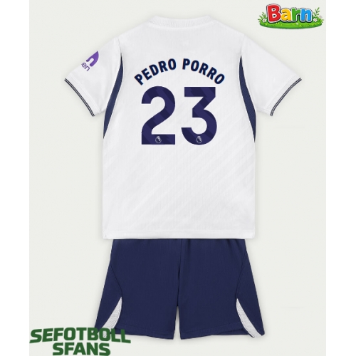 Tottenham Hotspur Pedro Porro #23 Hemmaställ Barn 2026-27 Kortärmad (+ Korta byxor) Tottenham Hotspur Pedro Porro #23 Hemmaställ Barn 2026-27 Kortärmad (+ Korta byxor)